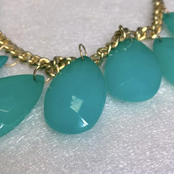 Vintage turquoise gold accented necklace - Picture 2 of 3